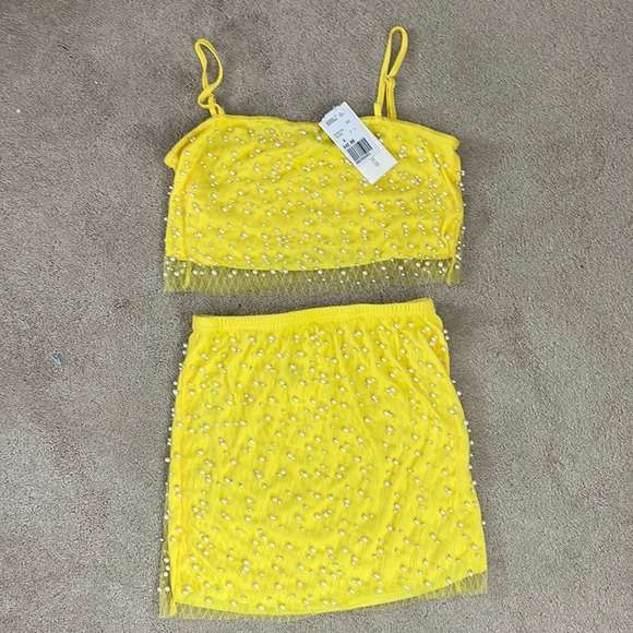 yellow pearl detailing crop and skirt set - Picture 1 of 3